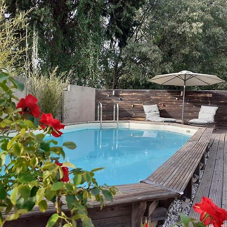 Location Saisonniere Avec Piscine Et Terrasse Au Pied Du Luberon Hotel Lauris Kültér fotó