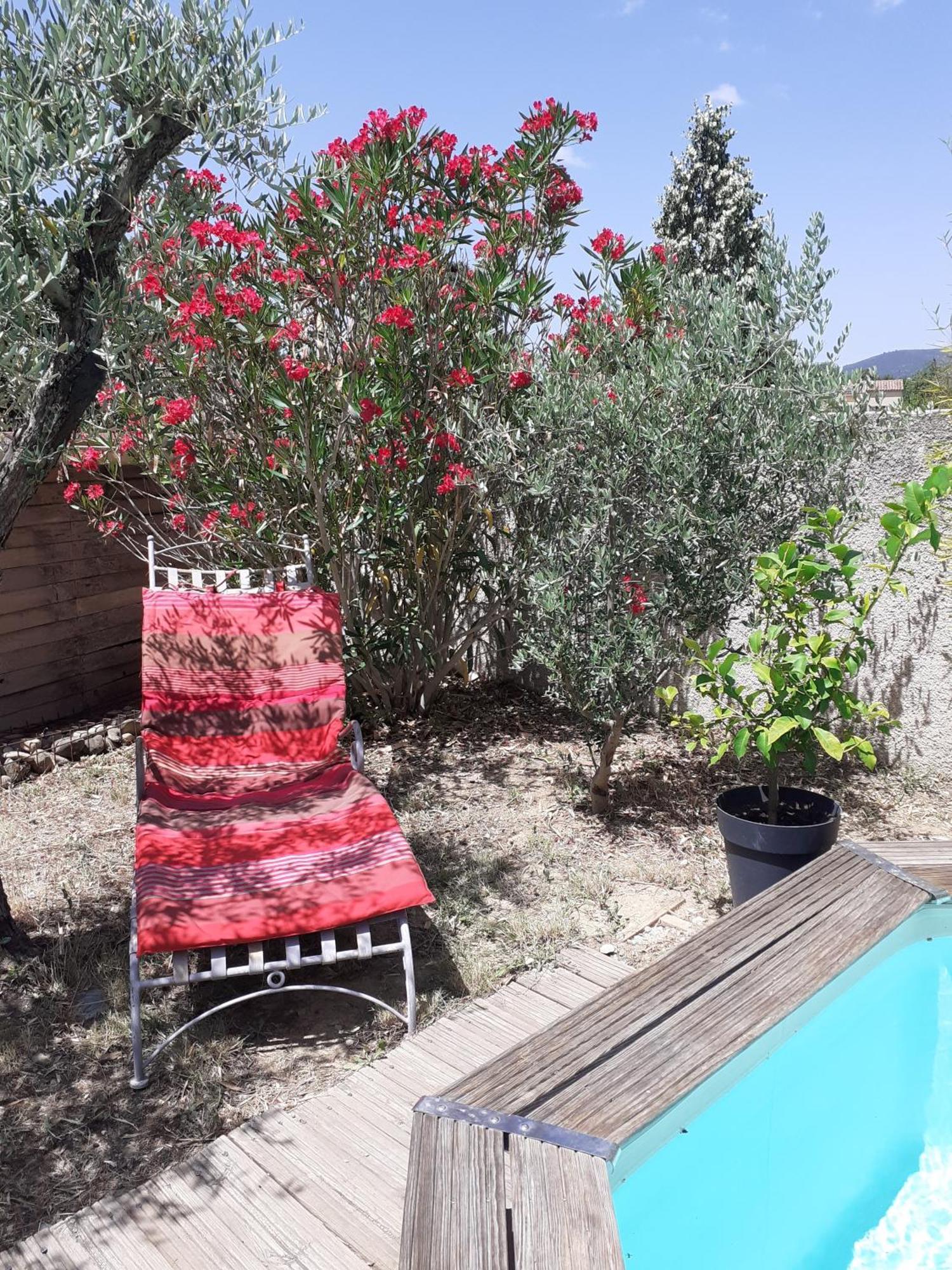 Location Saisonniere Avec Piscine Et Terrasse Au Pied Du Luberon Hotel Lauris Kültér fotó